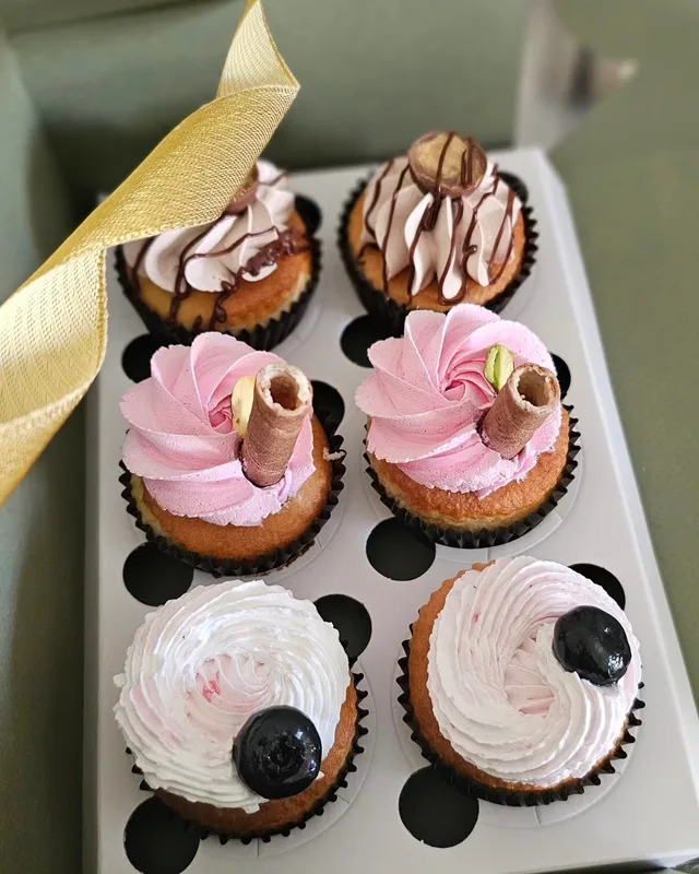Assorted Gourmet Cupcakes Box of 6