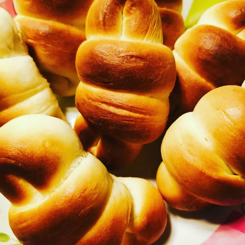 Freshly Baked Soft Dinner Rolls