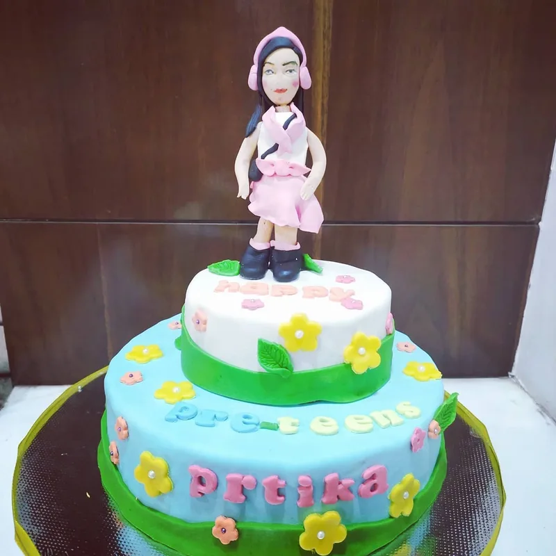 Pre-Teen Girl Figurine Fondant Cake