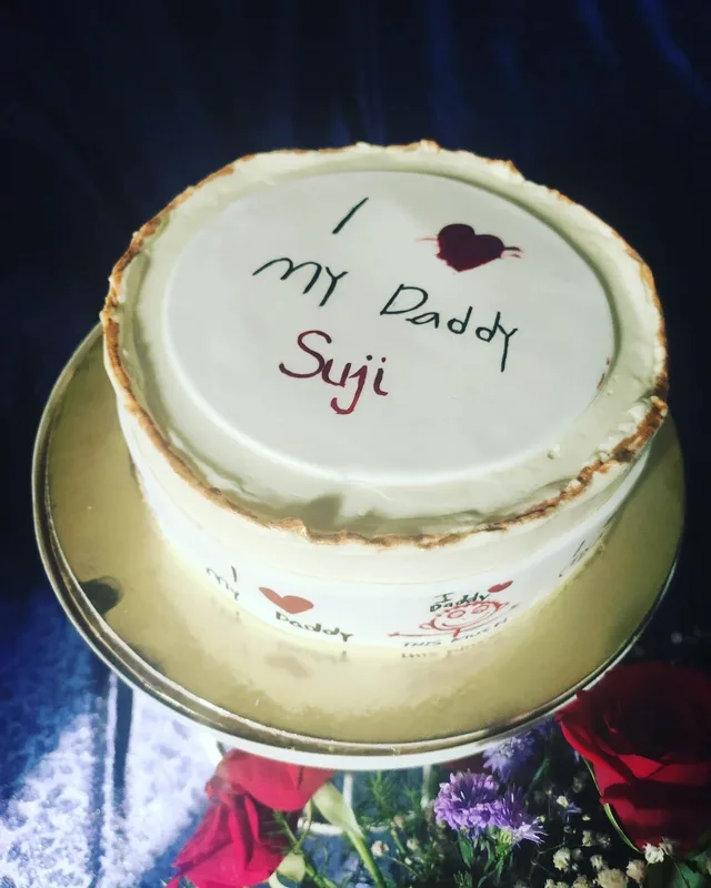 Hand-Painted Eggless Pineapple Apple Cake