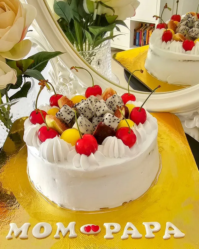 Eggless Fresh Fruit Gateau Cake