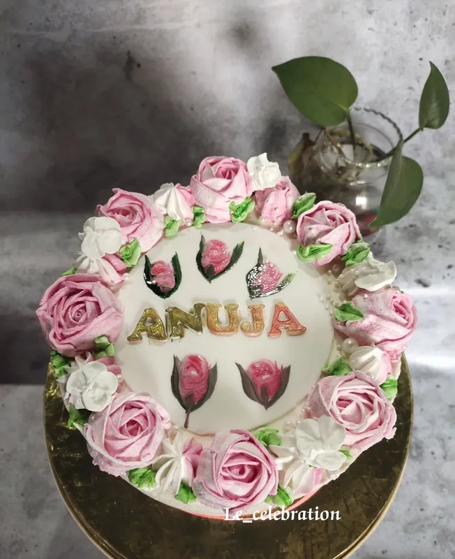 Victorian Rose Wreath Cake