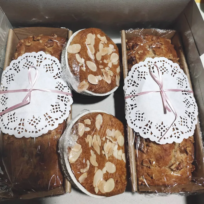 Assorted Travel and Tea Cakes Box