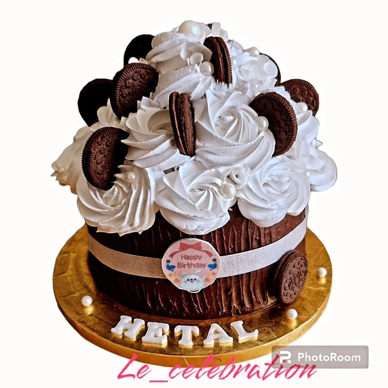 Eggless Oreo Chocolate Cake
