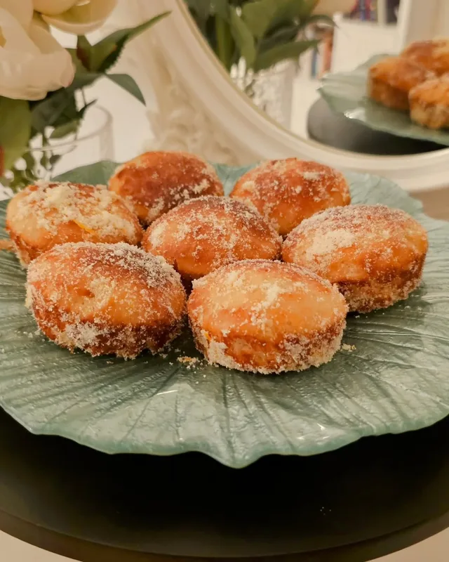 Sugar Dusted French Brioche Buns