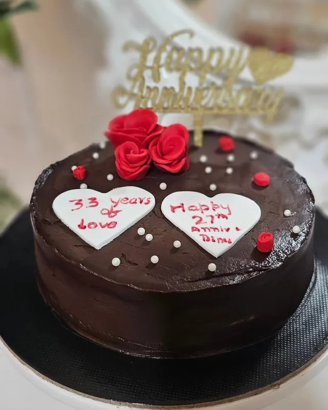 Eggless Chocolate Anniversary Cake
