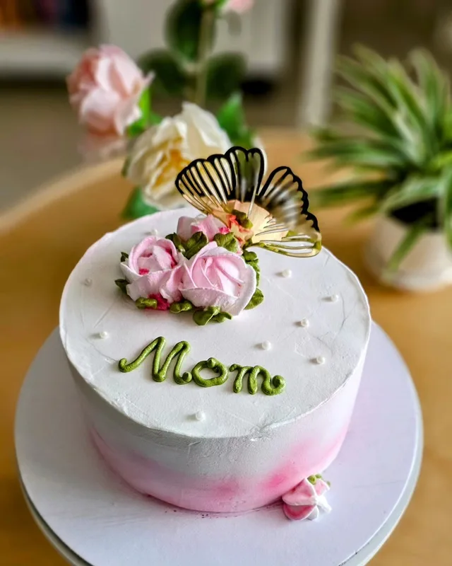 Classy Floral Blueberry Cake for Mom