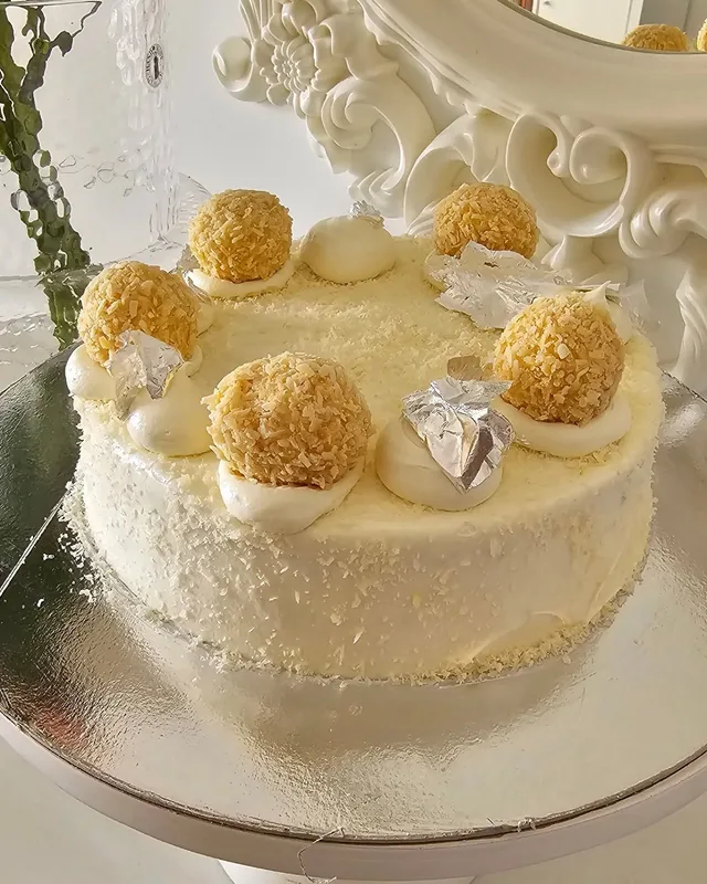 Raffaello Coconut Cake