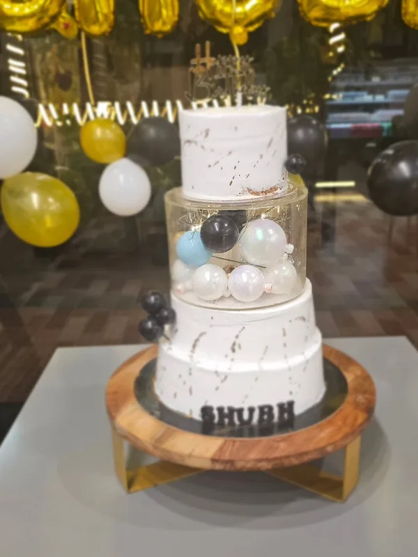 Transparent Tier Luxury Celebration Cake