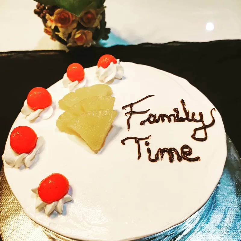Eggless Fresh Cream Pineapple Cake